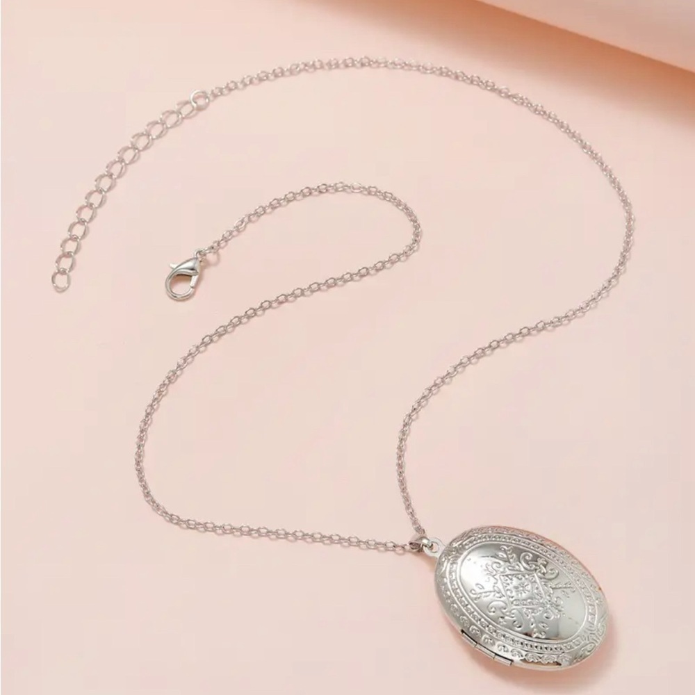 New! Carved Photo Frame Locket Necklace